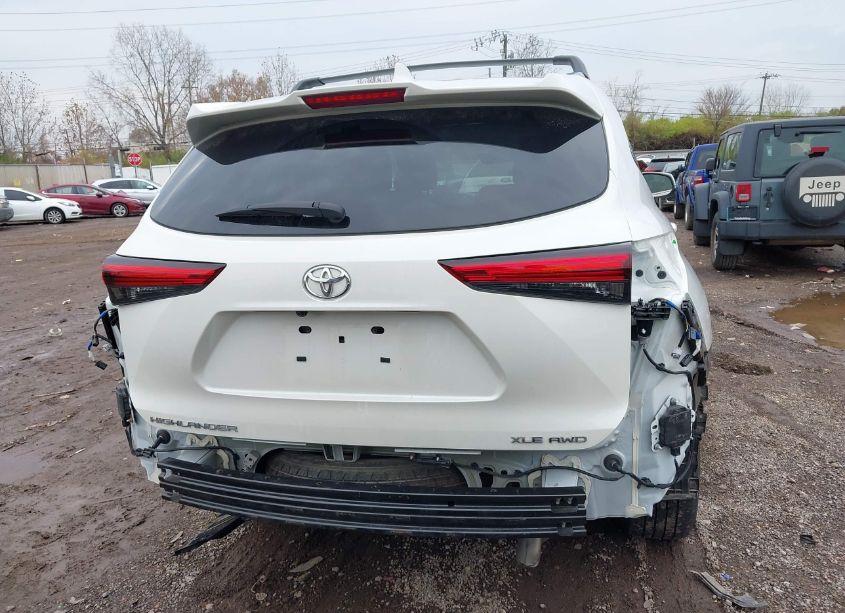 Photo 17 of 2021 Toyota Highlander XLE (VIN 5TDHZRBH8MS138517)