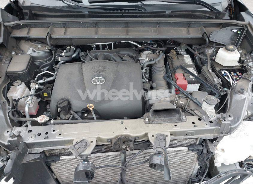 Photo 10 of 2022 Toyota Highlander XLE (VIN 5TDHZRBH8NS594485)