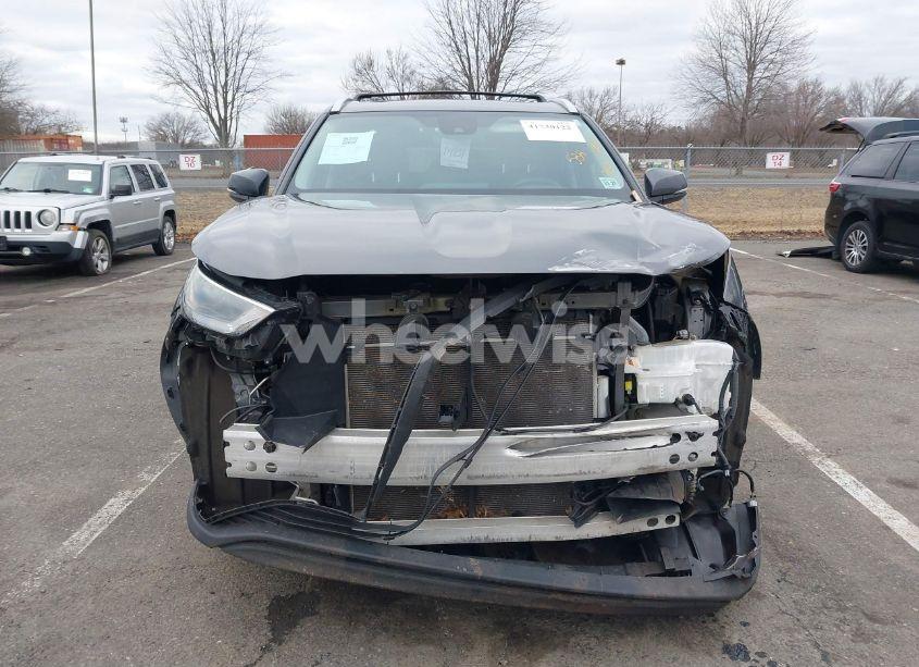 Photo 12 of 2022 Toyota Highlander XLE (VIN 5TDHZRBH8NS594485)