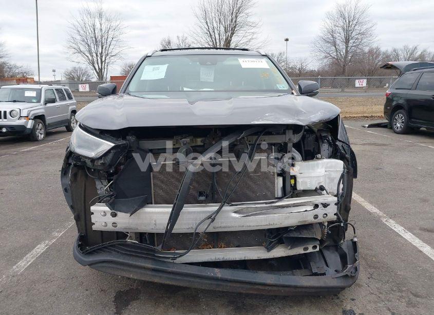 Photo 6 of 2022 Toyota Highlander XLE (VIN 5TDHZRBH8NS594485)