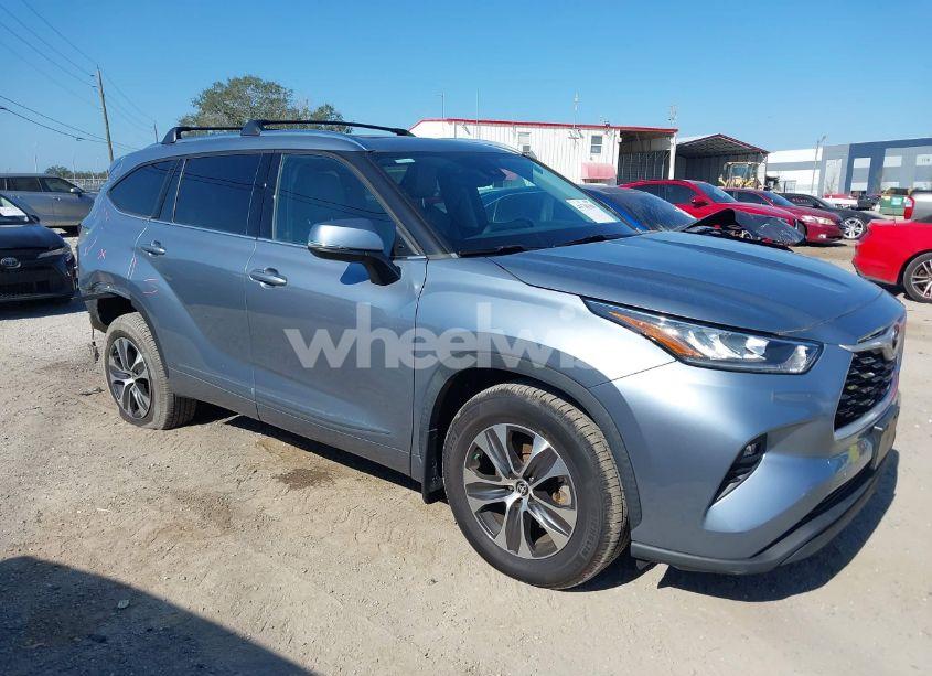 2020 Toyota Highlander XLE (VIN 5TDHZRBH9LS025884) main photo