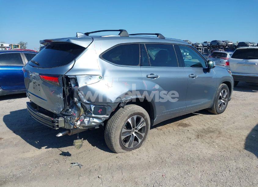 Photo 4 of 2020 Toyota Highlander XLE (VIN 5TDHZRBH9LS025884)