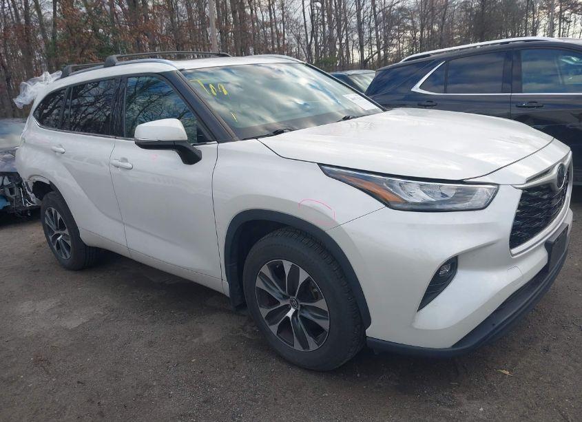 2020 Toyota Highlander XLE (VIN 5TDHZRBH9LS509442) main photo