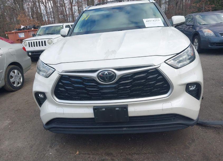 Photo 13 of 2020 Toyota Highlander XLE (VIN 5TDHZRBH9LS509442)