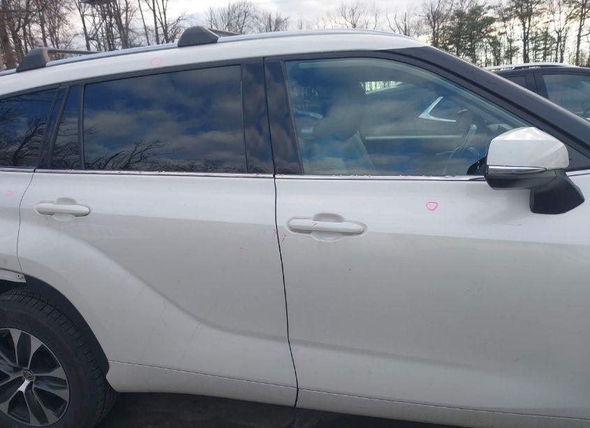 Photo 14 of 2020 Toyota Highlander XLE (VIN 5TDHZRBH9LS509442)