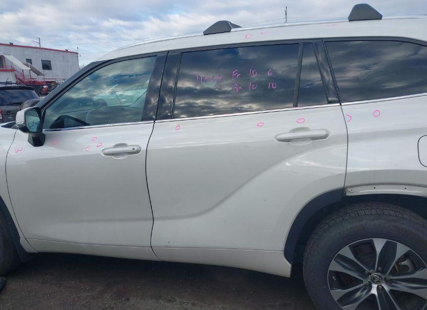 Photo 15 of 2020 Toyota Highlander XLE (VIN 5TDHZRBH9LS509442)