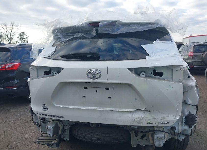 Photo 17 of 2020 Toyota Highlander XLE (VIN 5TDHZRBH9LS509442)