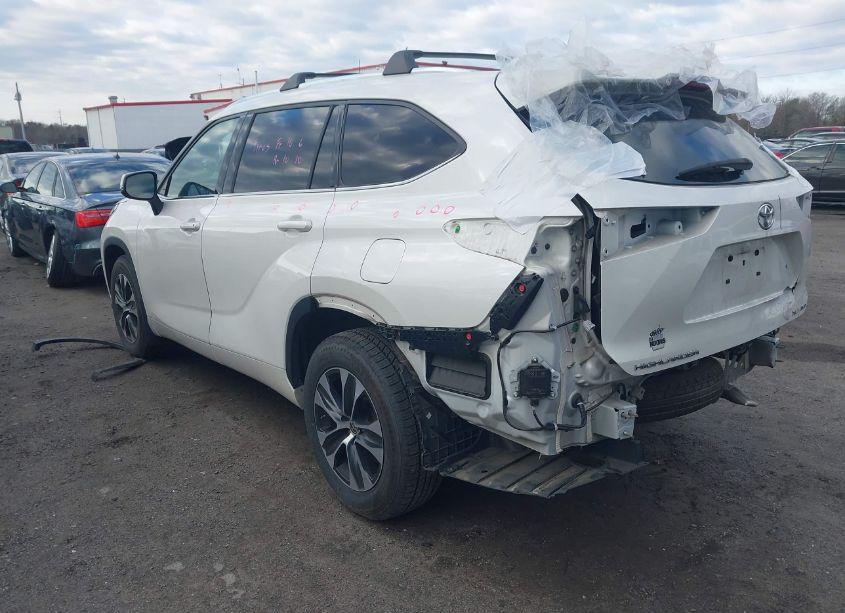 Photo 3 of 2020 Toyota Highlander XLE (VIN 5TDHZRBH9LS509442)