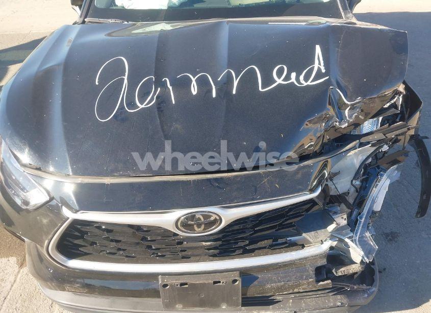 Photo 10 of 2020 Toyota Highlander XLE (VIN 5TDHZRBH9LS510672)