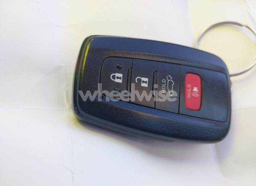 Photo 11 of 2020 Toyota Highlander XLE (VIN 5TDHZRBH9LS510672)