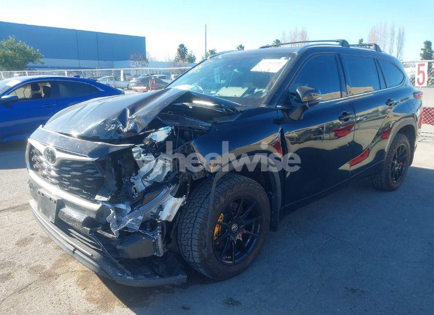 Photo 2 of 2020 Toyota Highlander XLE (VIN 5TDHZRBH9LS510672)