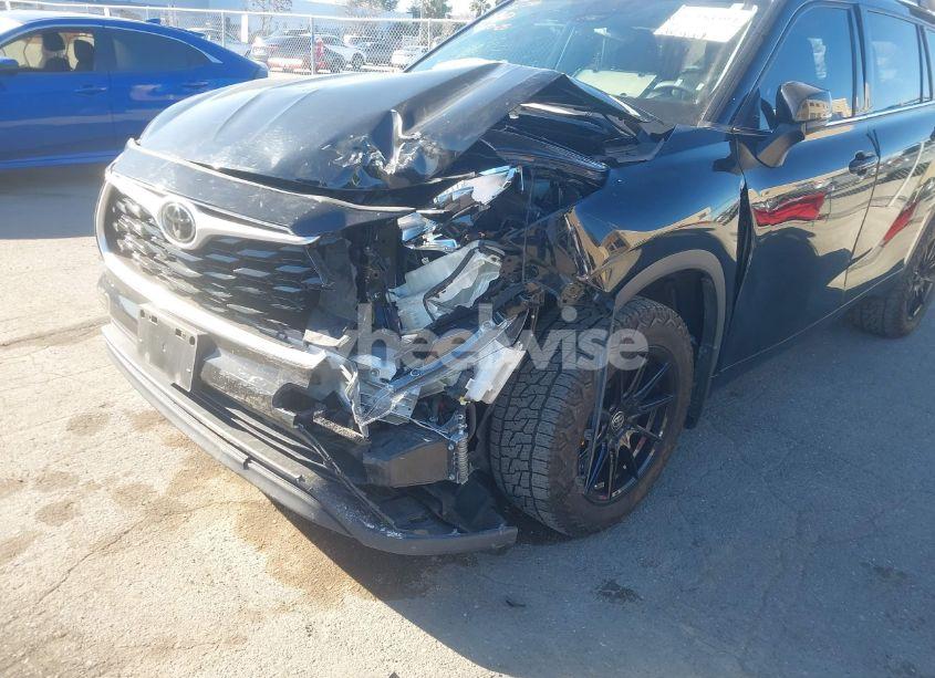 Photo 6 of 2020 Toyota Highlander XLE (VIN 5TDHZRBH9LS510672)