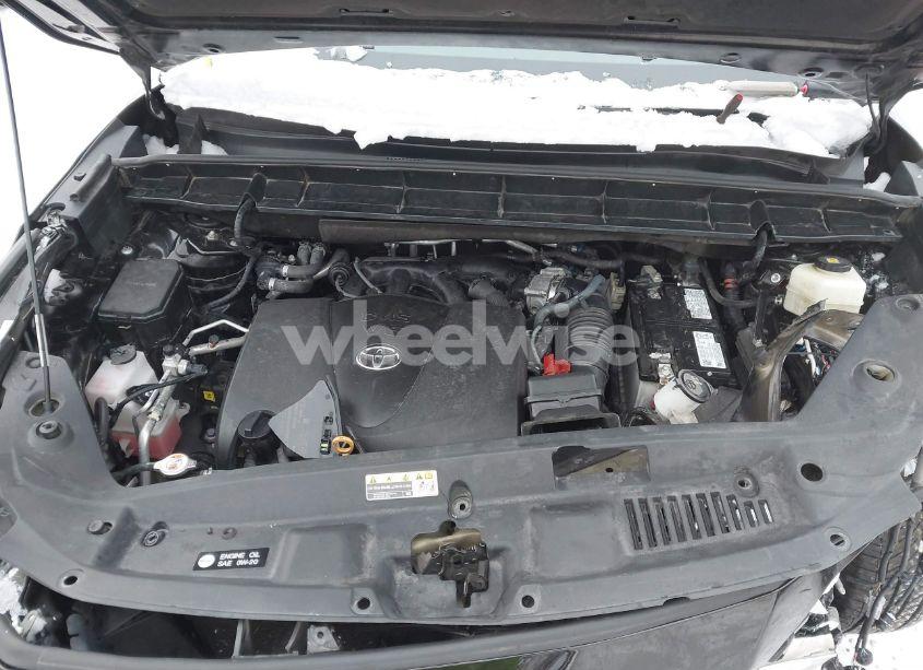 Photo 10 of 2021 Toyota Highlander XLE (VIN 5TDHZRBH9MS058434)