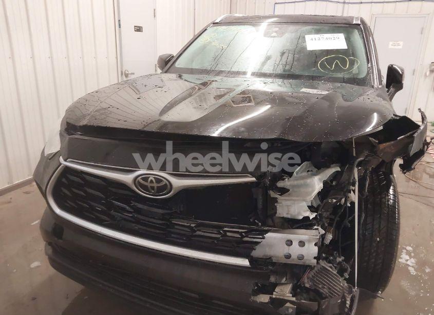 Photo 12 of 2021 Toyota Highlander XLE (VIN 5TDHZRBH9MS058434)