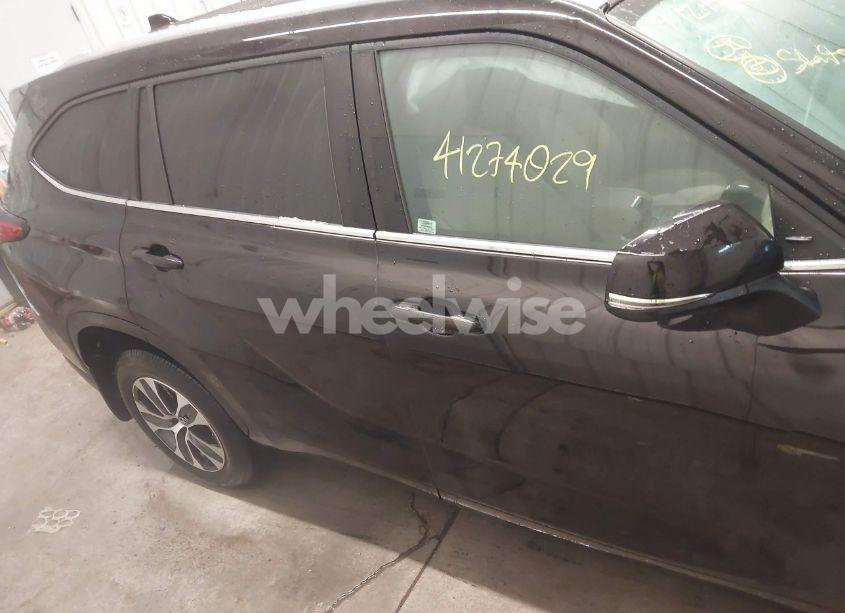 Photo 13 of 2021 Toyota Highlander XLE (VIN 5TDHZRBH9MS058434)