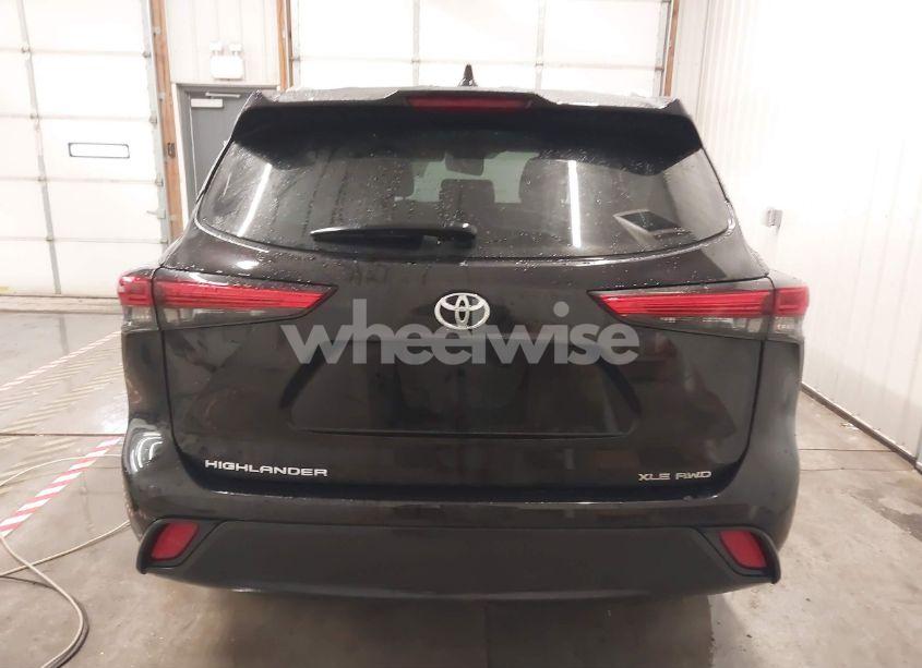 Photo 16 of 2021 Toyota Highlander XLE (VIN 5TDHZRBH9MS058434)