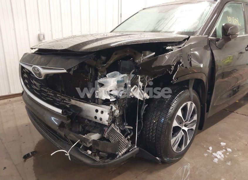 Photo 6 of 2021 Toyota Highlander XLE (VIN 5TDHZRBH9MS058434)