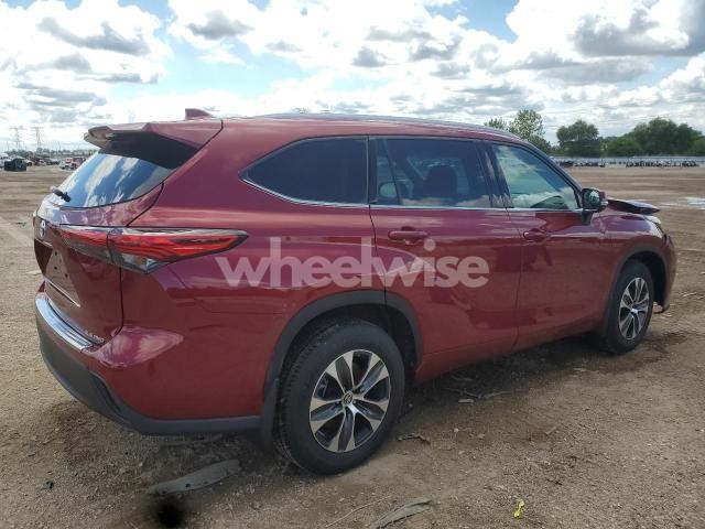 Photo 3 of 2022 TOYOTA HIGHLANDER XLE (VIN 5TDHZRBH9NS206843)