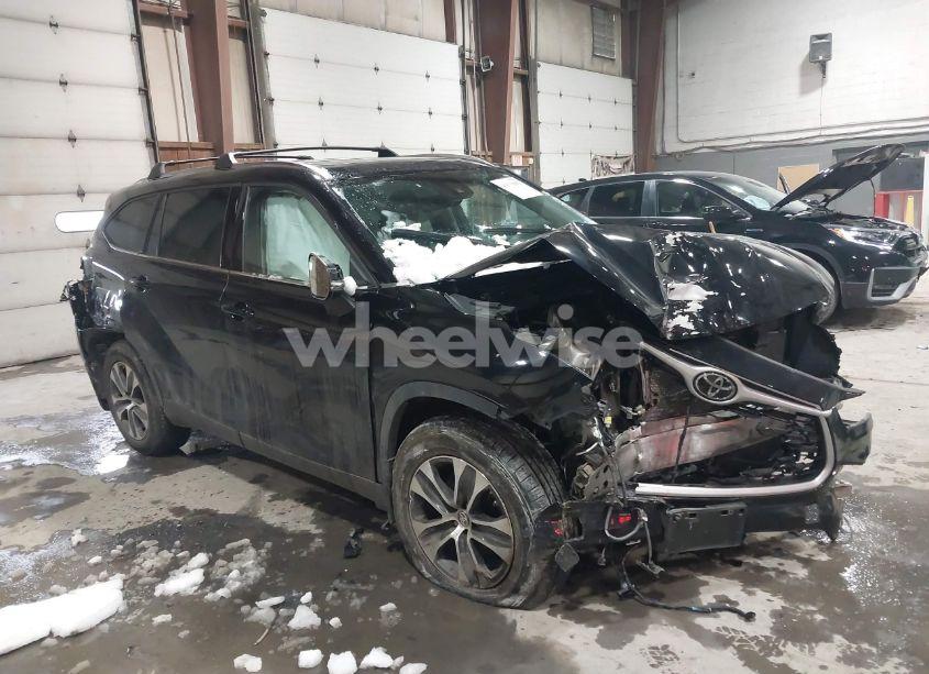 2021 Toyota Highlander XLE (VIN 5TDHZRBHXMS144593) main photo