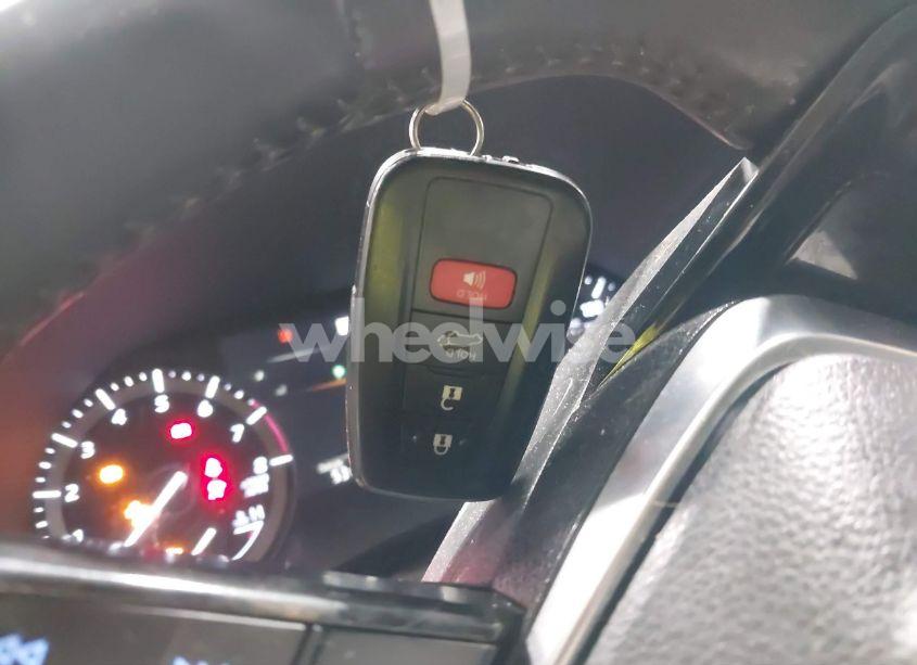 Photo 11 of 2021 Toyota Highlander XLE (VIN 5TDHZRBHXMS144593)