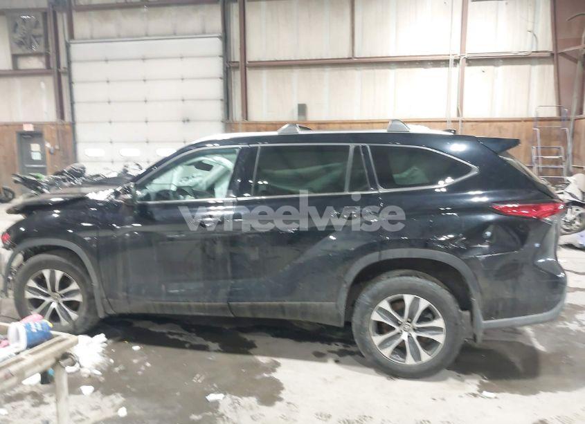 Photo 14 of 2021 Toyota Highlander XLE (VIN 5TDHZRBHXMS144593)