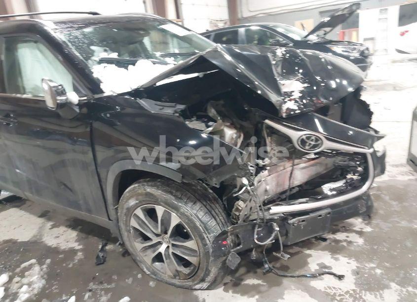 Photo 6 of 2021 Toyota Highlander XLE (VIN 5TDHZRBHXMS144593)