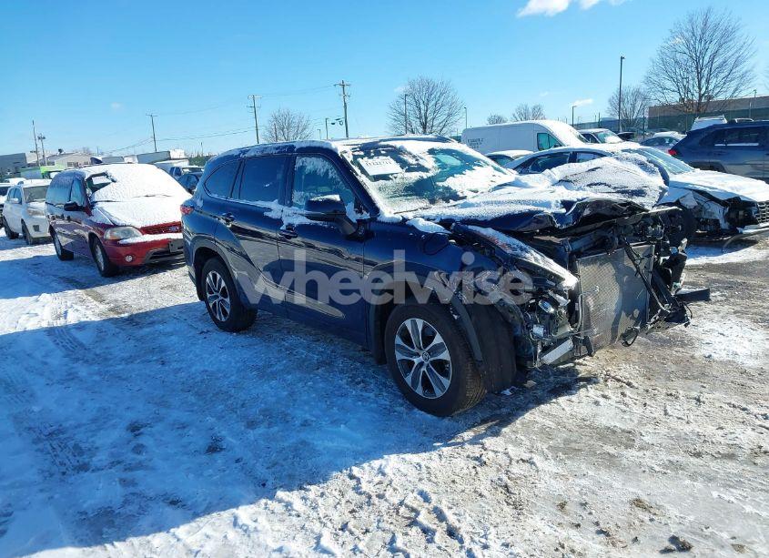 2021 Toyota Highlander XLE (VIN 5TDHZRBHXMS532357) main photo