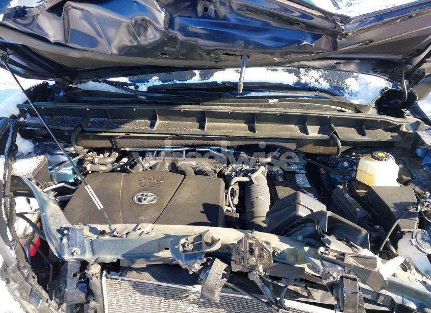 Photo 10 of 2021 Toyota Highlander XLE (VIN 5TDHZRBHXMS532357)