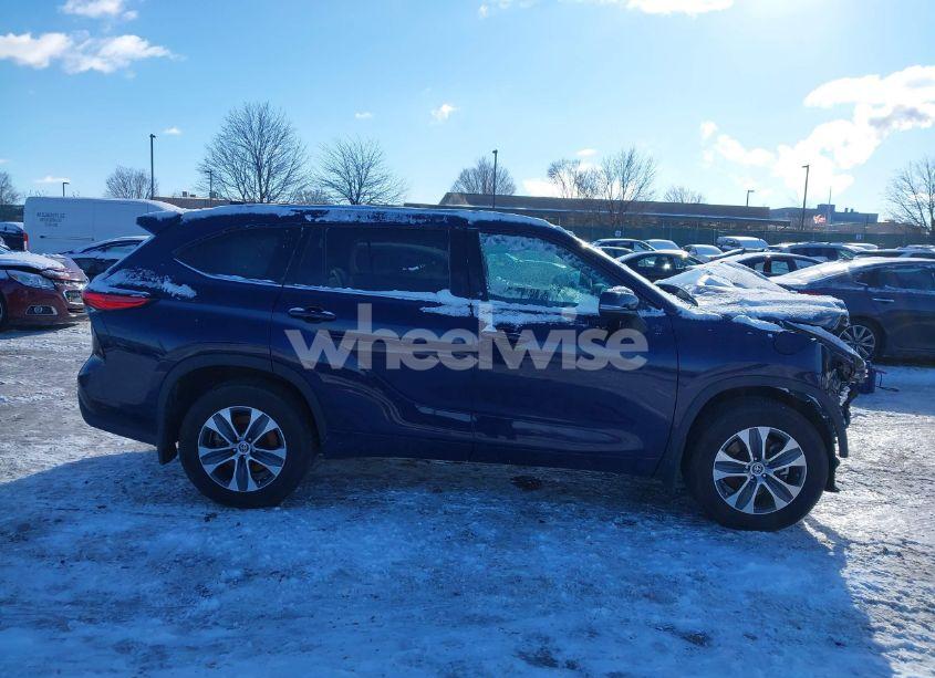 Photo 14 of 2021 Toyota Highlander XLE (VIN 5TDHZRBHXMS532357)