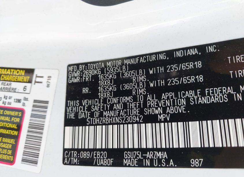 Photo 9 of 2022 Toyota Highlander XLE (VIN 5TDHZRBHXNS230942)