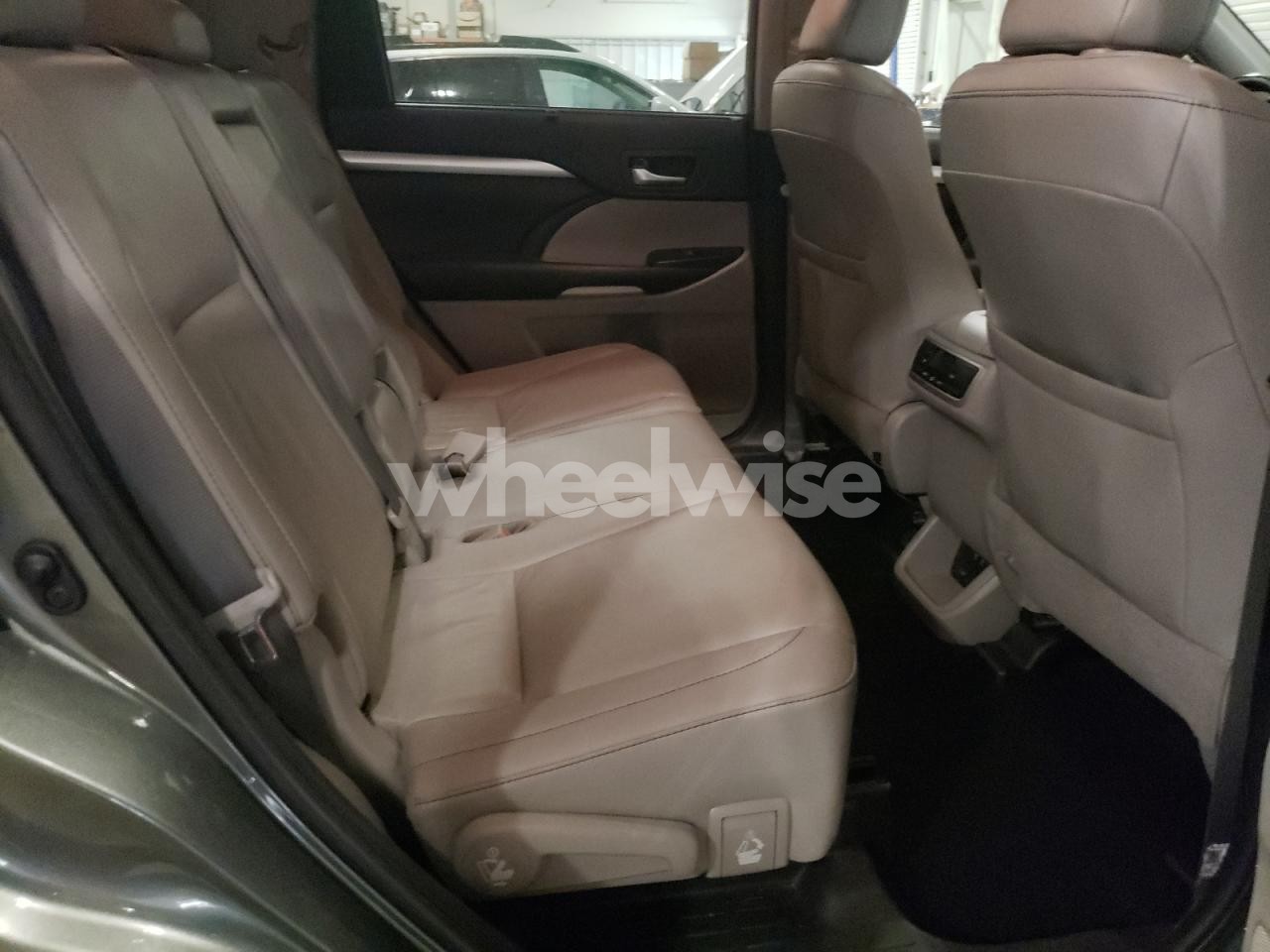 Photo 11 of 2019 TOYOTA HIGHLANDER HYBRID (VIN 5TDJGRFH0KS076125)