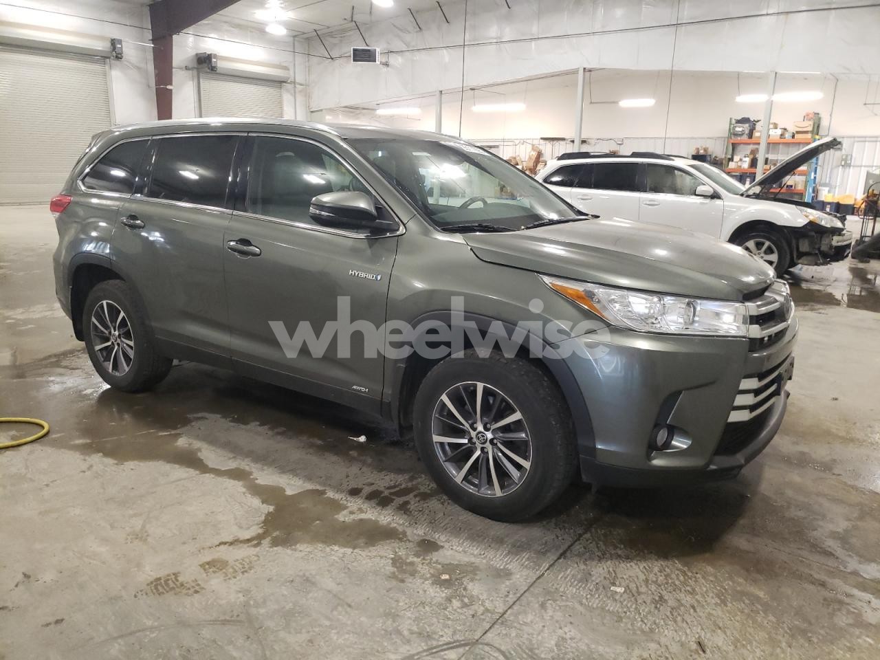 Photo 4 of 2019 TOYOTA HIGHLANDER HYBRID (VIN 5TDJGRFH0KS076125)