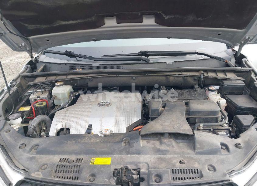 Photo 10 of 2019 Toyota Highlander HYBRID XLE (VIN 5TDJGRFH1KS055686)