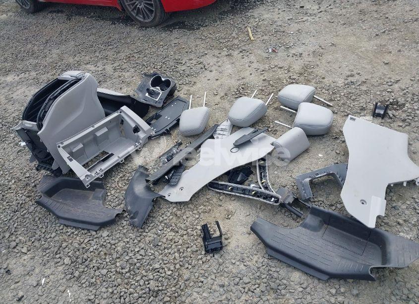 Photo 12 of 2019 Toyota Highlander HYBRID XLE (VIN 5TDJGRFH1KS055686)