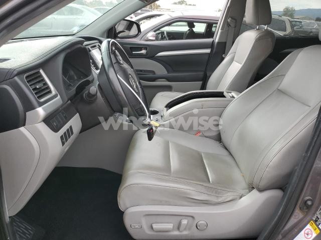 Photo 13 of 2019 TOYOTA HIGHLANDER HYBRID (VIN 5TDJGRFH1KS060743)