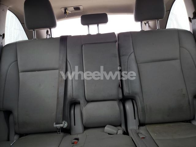 Photo 6 of 2019 TOYOTA HIGHLANDER HYBRID (VIN 5TDJGRFH1KS060743)