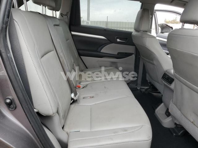 Photo 8 of 2019 TOYOTA HIGHLANDER HYBRID (VIN 5TDJGRFH1KS060743)