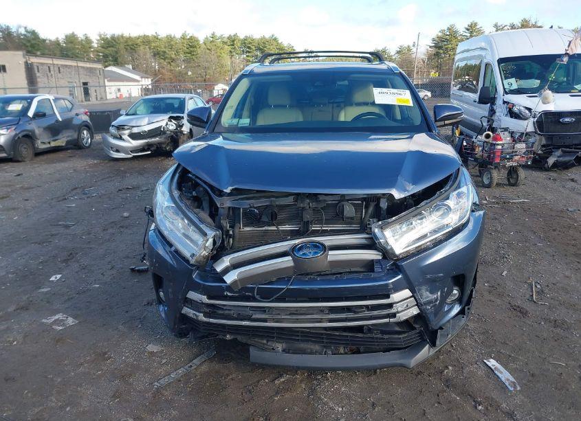 Photo 13 of 2018 Toyota Highlander HYBRID XLE (VIN 5TDJGRFH2JS044131)