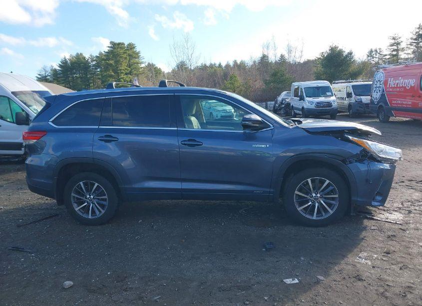 Photo 14 of 2018 Toyota Highlander HYBRID XLE (VIN 5TDJGRFH2JS044131)