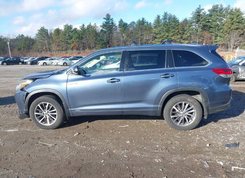 Photo 15 of 2018 Toyota Highlander HYBRID XLE (VIN 5TDJGRFH2JS044131)