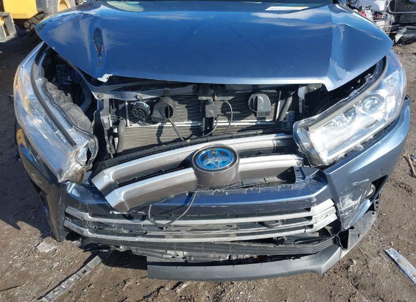 Photo 6 of 2018 Toyota Highlander HYBRID XLE (VIN 5TDJGRFH2JS044131)