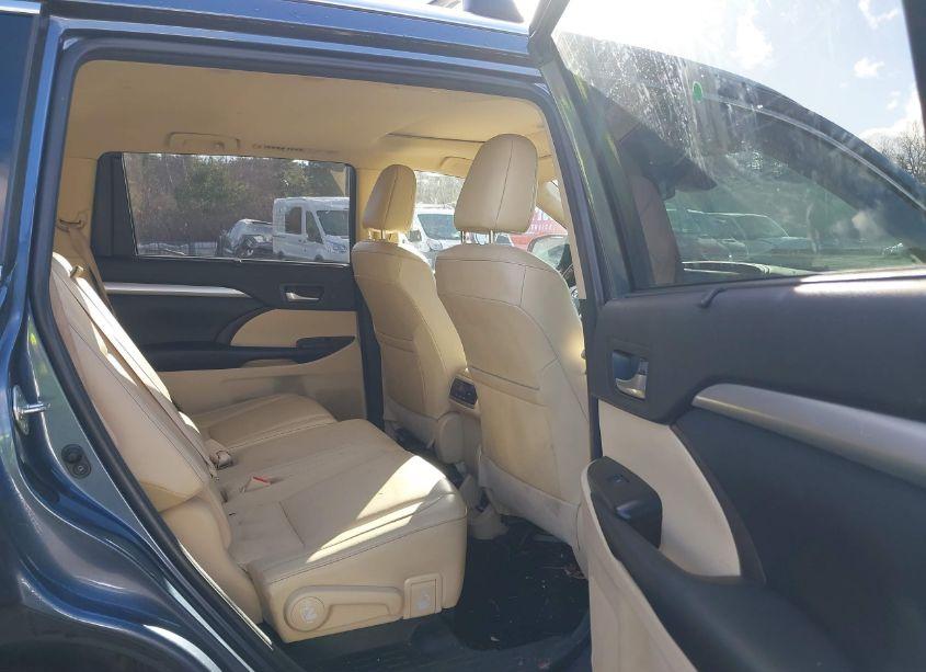 Photo 8 of 2018 Toyota Highlander HYBRID XLE (VIN 5TDJGRFH2JS044131)