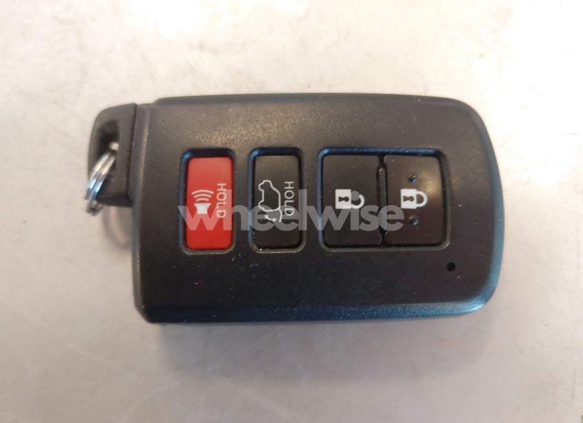 Photo 11 of 2017 Toyota Highlander HYBRID XLE (VIN 5TDJGRFH3HS023895)