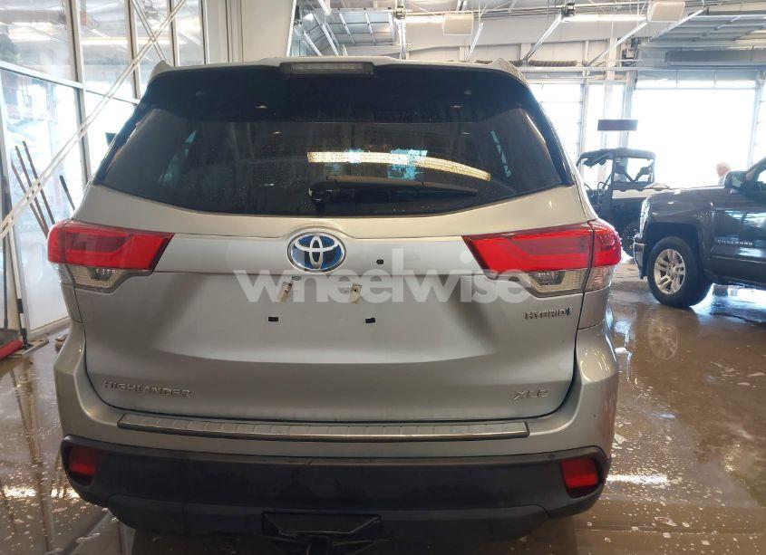 Photo 17 of 2017 Toyota Highlander HYBRID XLE (VIN 5TDJGRFH3HS023895)