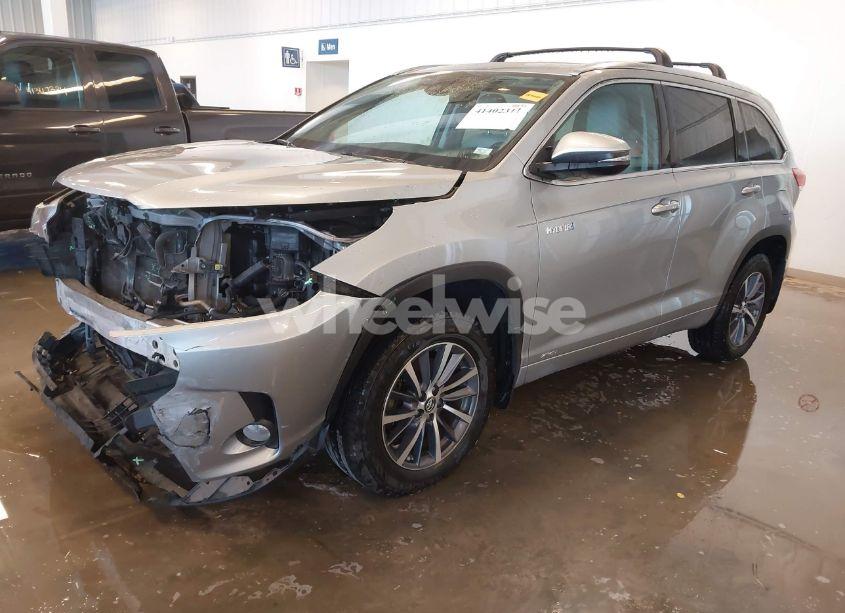 Photo 2 of 2017 Toyota Highlander HYBRID XLE (VIN 5TDJGRFH3HS023895)