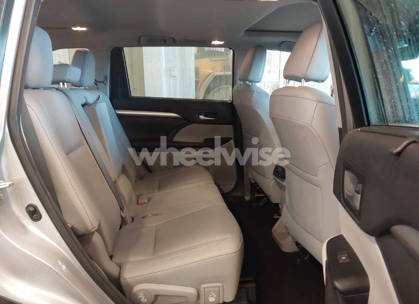 Photo 8 of 2017 Toyota Highlander HYBRID XLE (VIN 5TDJGRFH3HS023895)