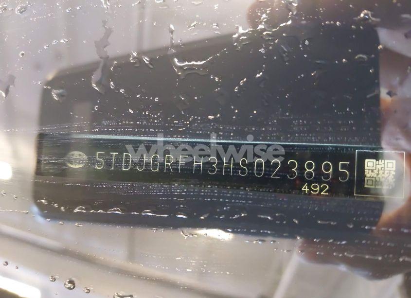 Photo 9 of 2017 Toyota Highlander HYBRID XLE (VIN 5TDJGRFH3HS023895)