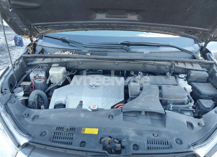 Photo 10 of 2019 Toyota Highlander HYBRID XLE (VIN 5TDJGRFH3KS052658)
