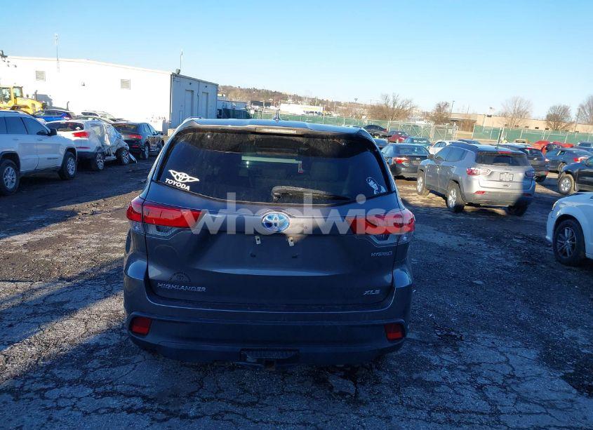 Photo 16 of 2019 Toyota Highlander HYBRID XLE (VIN 5TDJGRFH3KS052658)