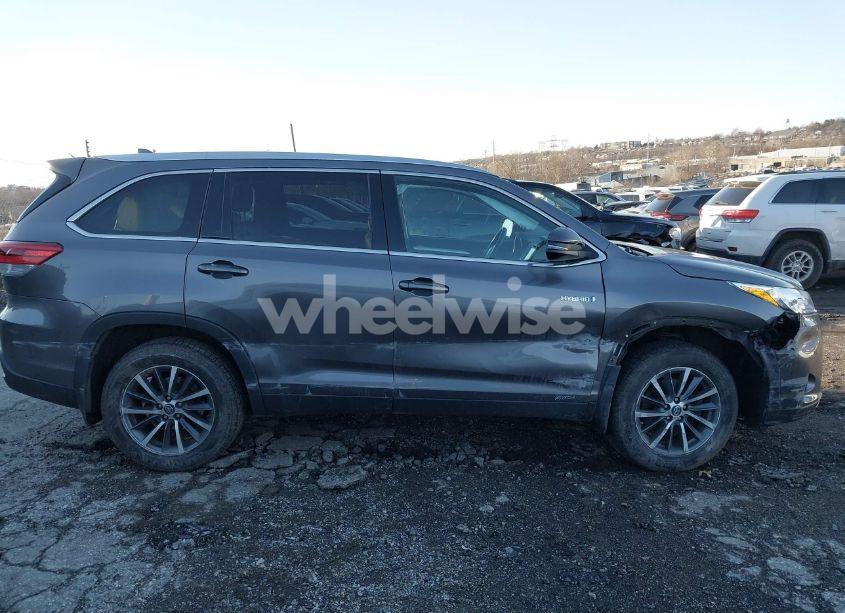 Photo 6 of 2019 Toyota Highlander HYBRID XLE (VIN 5TDJGRFH3KS052658)